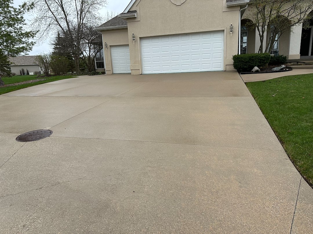 Flawless Concrete Driveway Cleaning in Pontiac, IL by Freedom Flow Power Wash